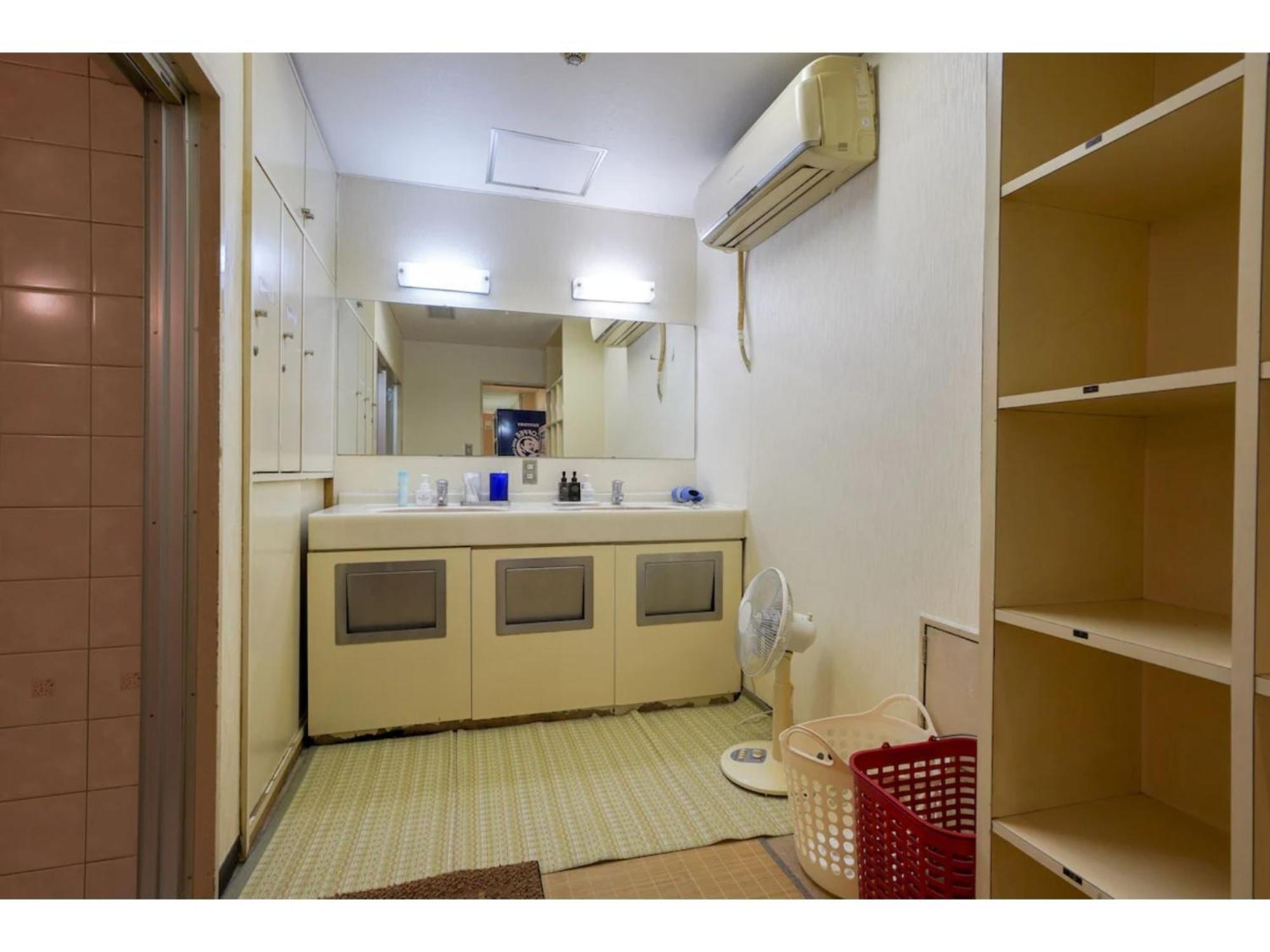 Male Only Capsule Inn Hamamatsucho - Vacation Stay 68799V طوكيو المظهر الخارجي الصورة